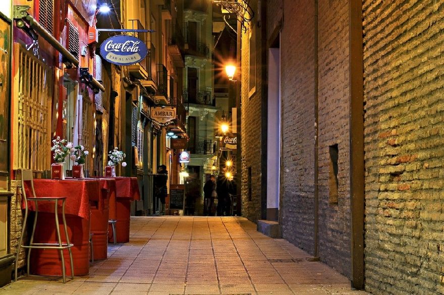 Bar on a street that is brightly lit at night, like our best Döner kebab restaurants in Dortmund.